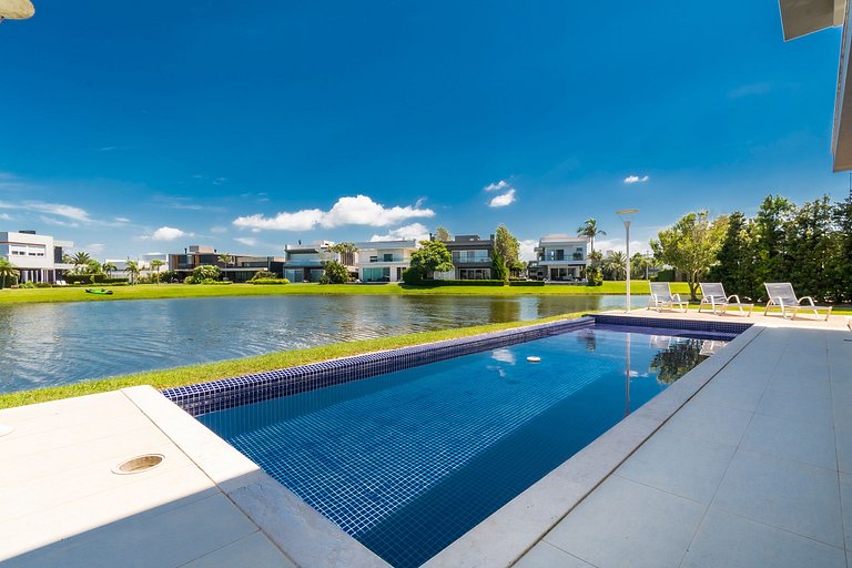 Rosa casa com Piscina condomínio Enseada Xangri-lá